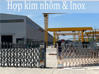 Cổng Xếp Inox Và Cổng Xếp Nhôm, Loại Nào Bền?